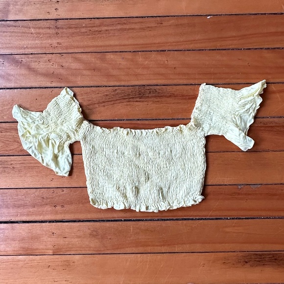 💐BUNDLE 3 for $20💐 Yellow Crop Top​ - Picture 2 of 5